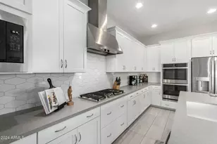 824 E Monte Wy, Phoenix, AZ 85042 - Photo 9