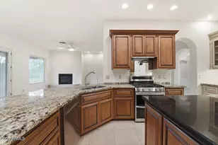 722 W Moon Valley Dr, Phoenix, AZ 85023 - Photo 9