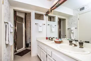 7631 E Sandalwood Dr, Scottsdale, AZ 85250 - Photo 17