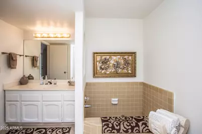 7633 E Sandalwood Drive, Scottsdale, AZ 85250 - Photo 13