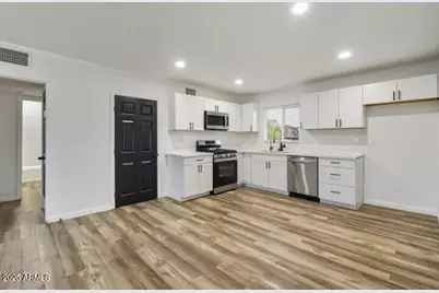 427 E Crescent Avenue, Mesa, AZ 85204 - Photo 9