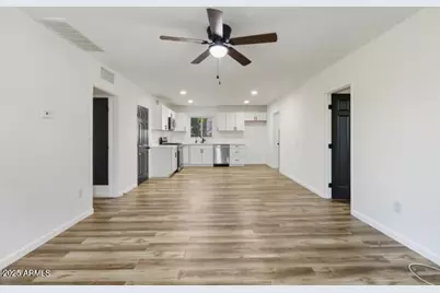 427 E Crescent Avenue, Mesa, AZ 85204 - Photo 5