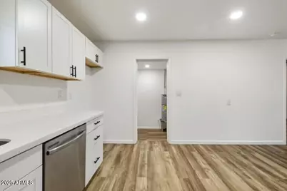 427 E Crescent Avenue, Mesa, AZ 85204 - Photo 13