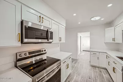 12021 N Riviera Court, Sun City, AZ 85351 - Photo 11