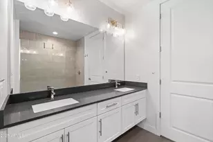 3131 N Central Ave, Phoenix, AZ 85012 - Photo 13