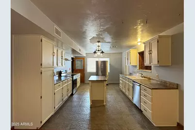 565 Raymond Drive, Sierra Vista, AZ 85635 - Photo 5