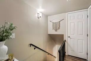 1251 N 47th Pl, Phoenix, AZ 85008 - Photo 3