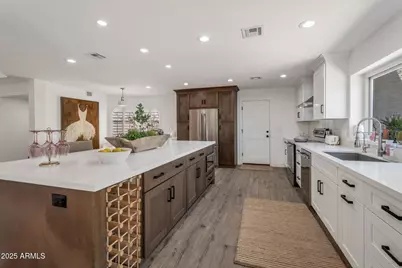 8719 E San Marino Drive, Scottsdale, AZ 85258 - Photo 9