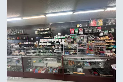 0000 W Xxxxxxxx Avenue, Phoenix, AZ 85031 - Photo 1