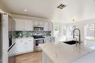 21927 N 74th Ln, Glendale, AZ 85310 - Photo 11