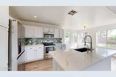 21927 N 74th Lane, Glendale, AZ 85310 - Photo 17