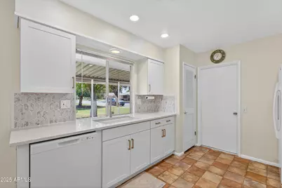 9821 W Pleasant Valley Road, Sun City, AZ 85351 - Photo 17