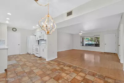 9821 W Pleasant Valley Road, Sun City, AZ 85351 - Photo 11