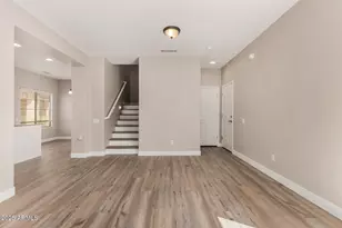 15933 N 19th Dr, Phoenix, AZ 85023 - Photo 11