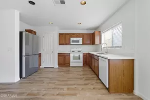 11009 W Mariposa Dr, Phoenix, AZ 85037 - Photo 7