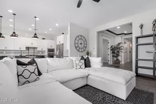 9258 W White Feather Ln, Peoria, AZ 85383 - Photo 7