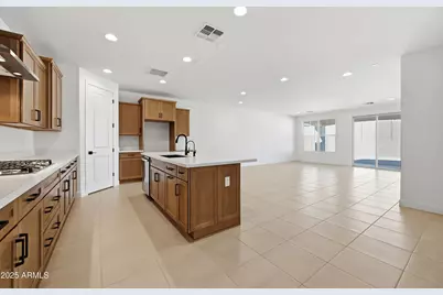 16752 W Saguaro Park Lane, Surprise, AZ 85387 - Photo 11