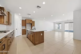 16752 W Saguaro Park Ln, Surprise, AZ 85387 - Photo 11