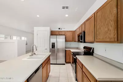 13857 W Maui Lane, Surprise, AZ 85379 - Photo 11