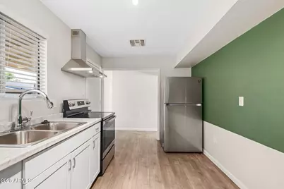 913 W Highland Avenue, Phoenix, AZ 85013 - Photo 9