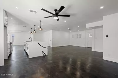 10037 N 42nd Drive, Phoenix, AZ 85051 - Photo 11