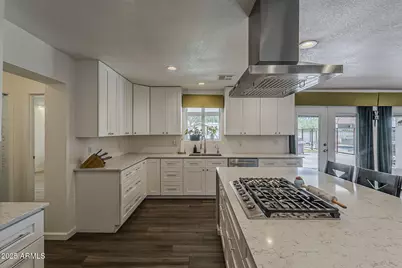 2151 E Aurelius Avenue, Phoenix, AZ 85020 - Photo 9