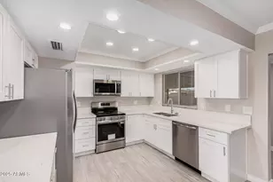 3210 E Helena Dr, Phoenix, AZ 85032 - Photo 9