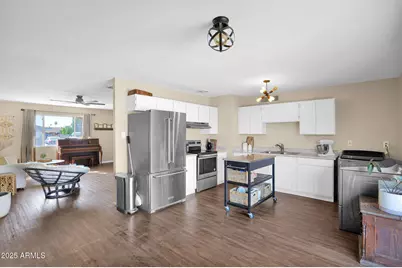 3356 W Mauna Loa Lane, Phoenix, AZ 85053 - Photo 15