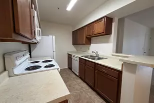 10610 S 48th St, Phoenix, AZ 85044 - Photo 5