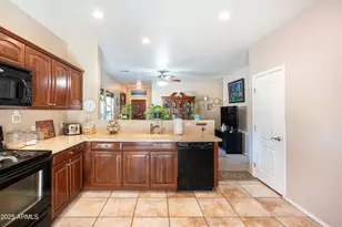 13248 N 88th Ave, Peoria, AZ 85381 - Photo 9