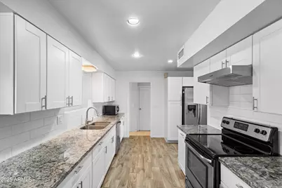 10939 W Sun City Boulevard, Sun City, AZ 85351 - Photo 9