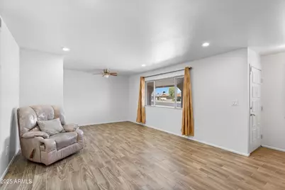 10939 W Sun City Boulevard, Sun City, AZ 85351 - Photo 11