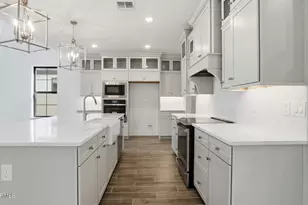 1070 E Yellowstone Pl, Chandler, AZ 85249 - Photo 3