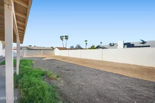8435 N 104th Dr, Peoria, AZ 85345 - Photo 25