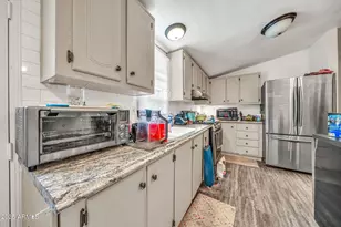 19401 N 7th St, Phoenix, AZ 85024 - Photo 13