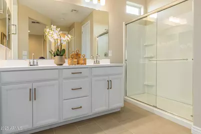 8934 W Georgia Avenue, Glendale, AZ 85305 - Photo 13