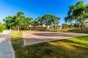 2868 E Dunbar Dr, Phoenix, AZ 85042 - Photo 33