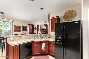 2868 E Dunbar Dr, Phoenix, AZ 85042 - Photo 9