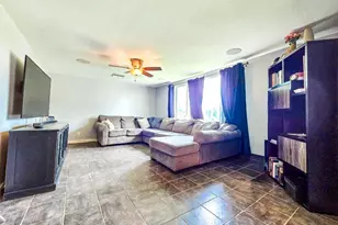 3701 W Echo Ln, Phoenix, AZ 85051 - Photo 11