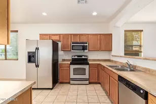 2536 W Gary Way, Phoenix, AZ 85041 - Photo 9