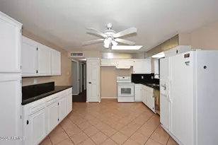 8334 N 55th Ave, Glendale, AZ 85302 - Photo 9