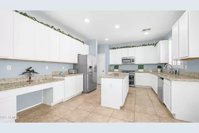 15654 W Yucatan Drive, Surprise, AZ 85379 - Photo 7