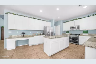 15654 W Yucatan Drive, Surprise, AZ 85379 - Photo 11