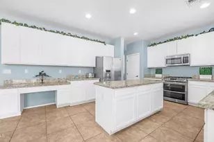 15654 W Yucatan Dr, Surprise, AZ 85379 - Photo 11