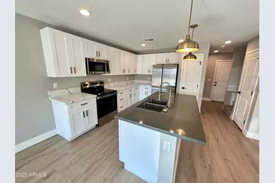 833 W Dobbins Road, Phoenix, AZ 85041 - Photo 1