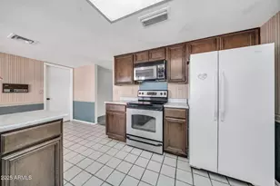 14024 N Burning Tree Pl, Phoenix, AZ 85022 - Photo 3