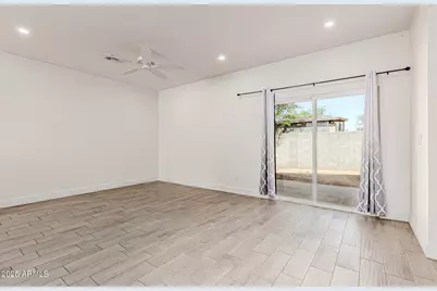 2640 E Beverly Lane E, Phoenix, AZ 85032 - Photo 15