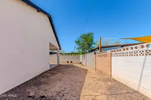 2640 E Beverly Ln E, Phoenix, AZ 85032 - Photo 33