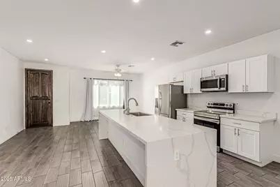 2640 E Beverly Lane E, Phoenix, AZ 85032 - Photo 11