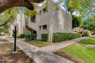 8225 N Central Avenue #9, Phoenix, AZ 85020 - Photo 1